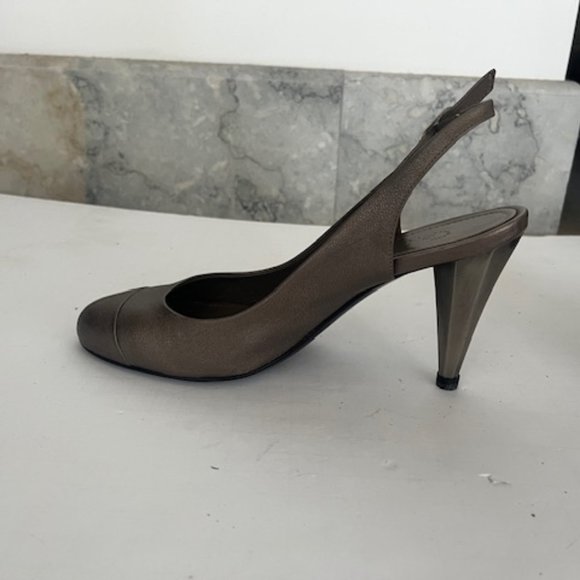 CHANEL Leather Grey Metallic Style Slingback Heels - Picture 4 of 6